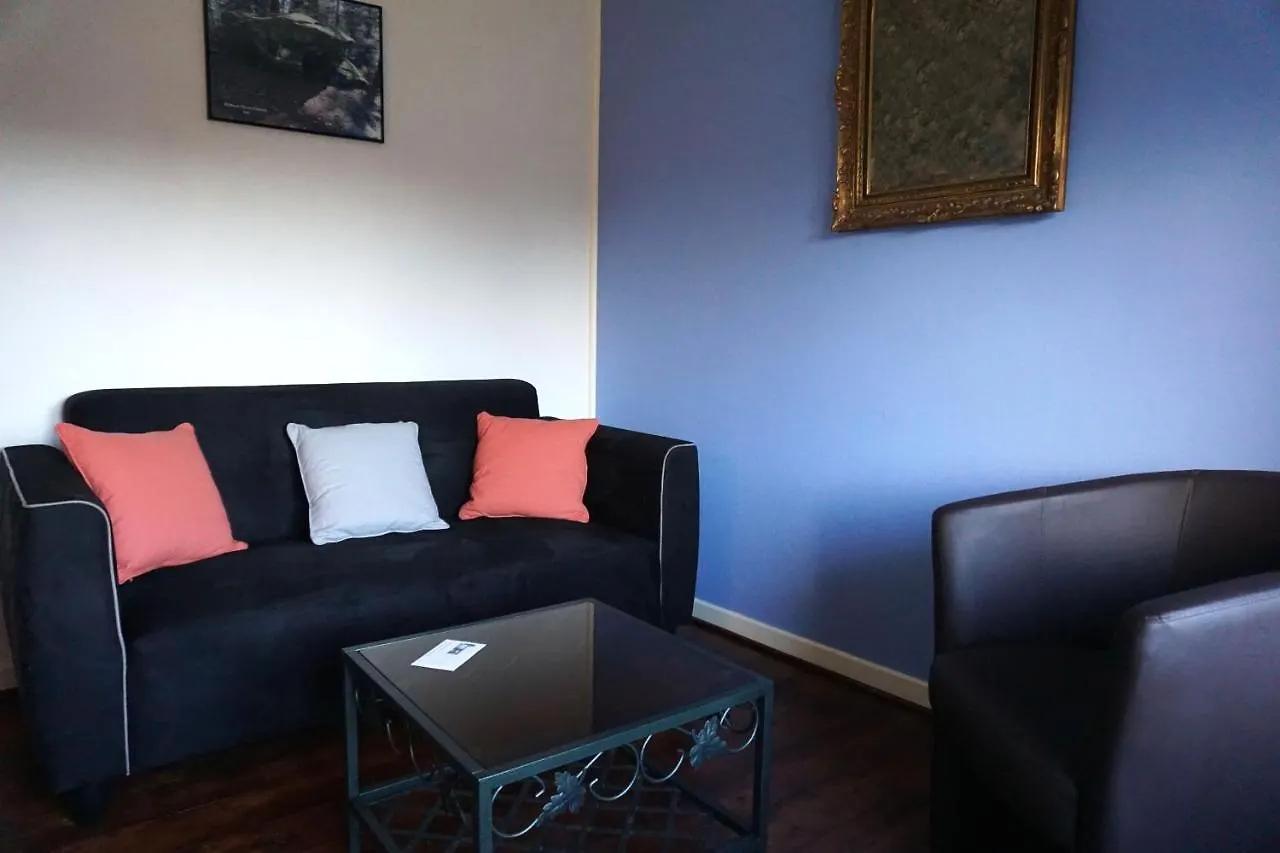 Les Neuf Bouleaux Bed & Breakfast Job