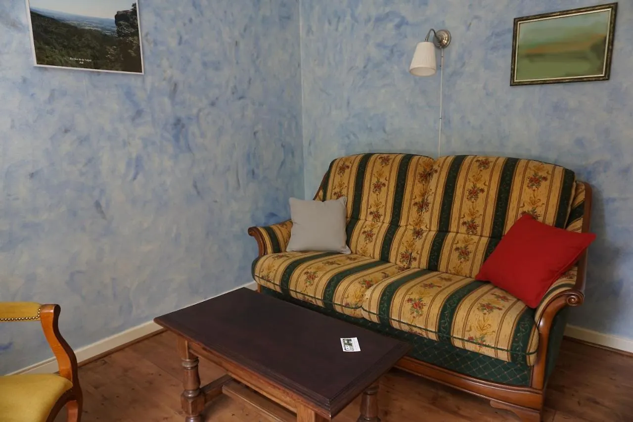 Bed and Breakfast Les Neuf Bouleaux à Job 0*,  France